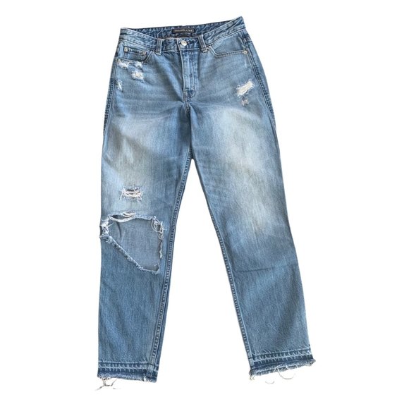 Abercrombie Medium Wash Denim Raw Hem Distressed Capri's - Picture 3 of 6